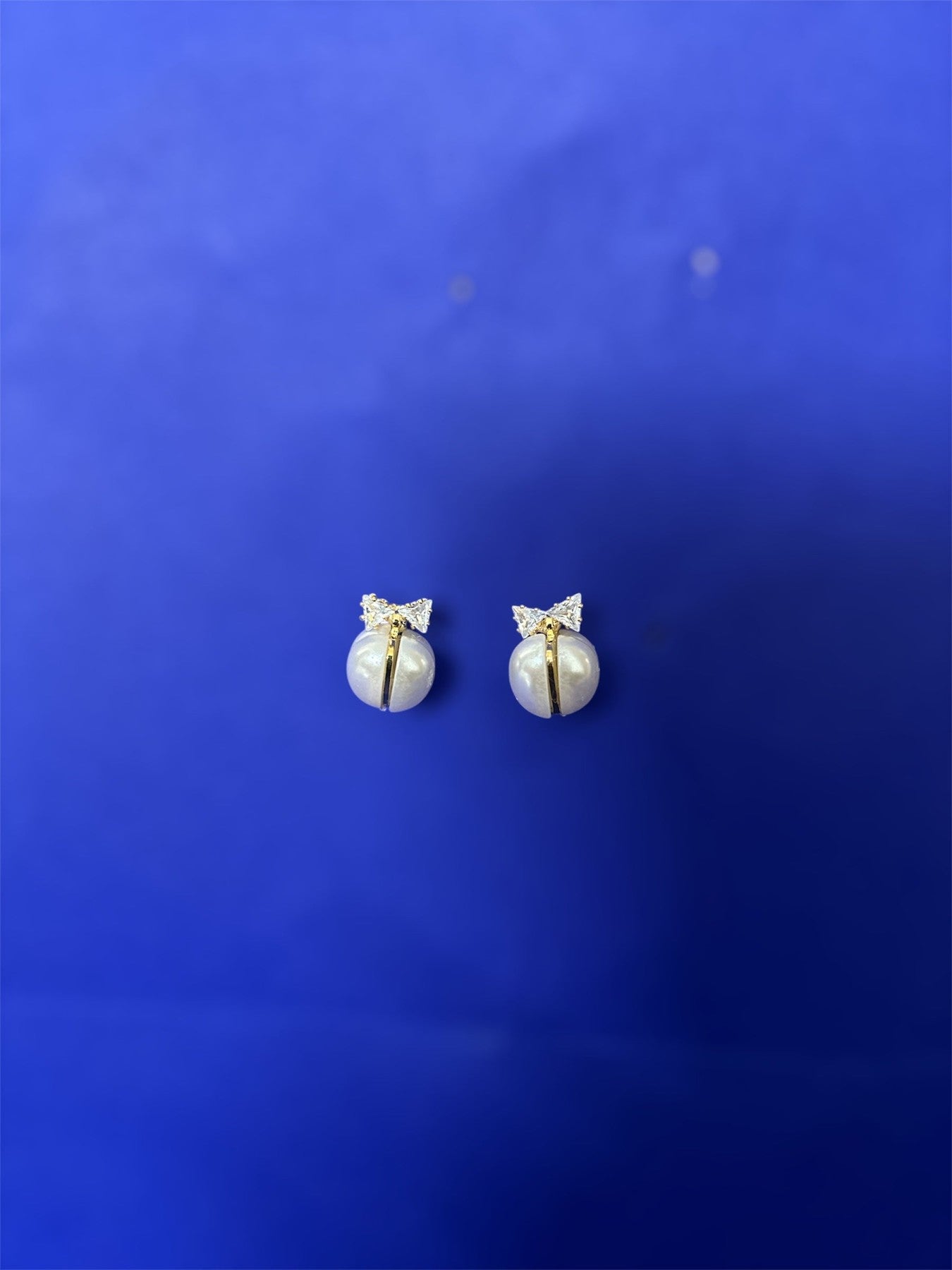 Diamond & pearl stud earring