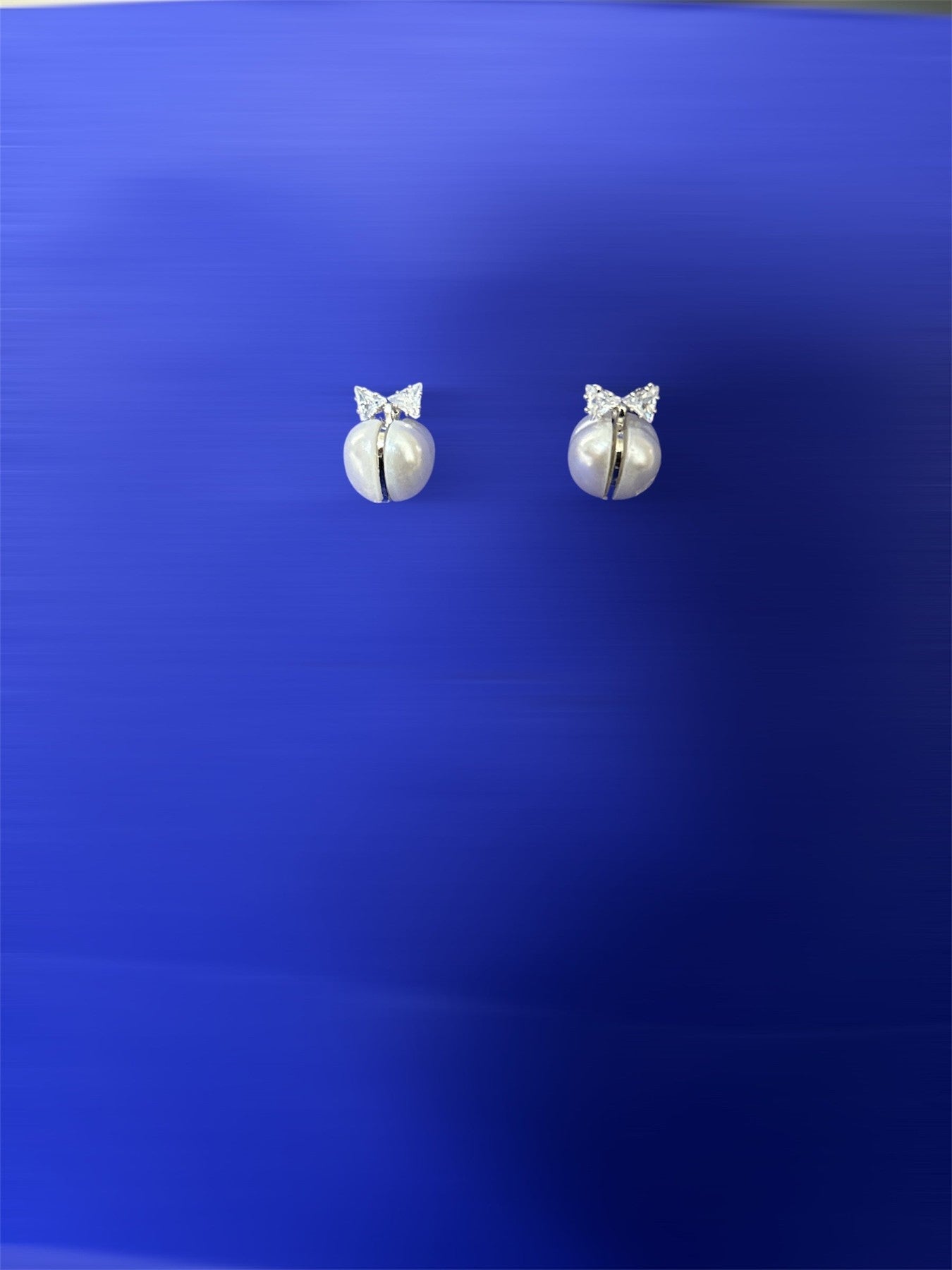 Diamond & pearl stud earring