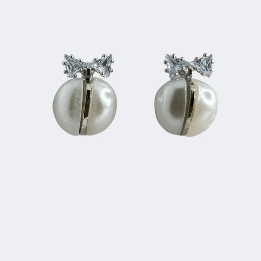 Diamond & pearl stud earring