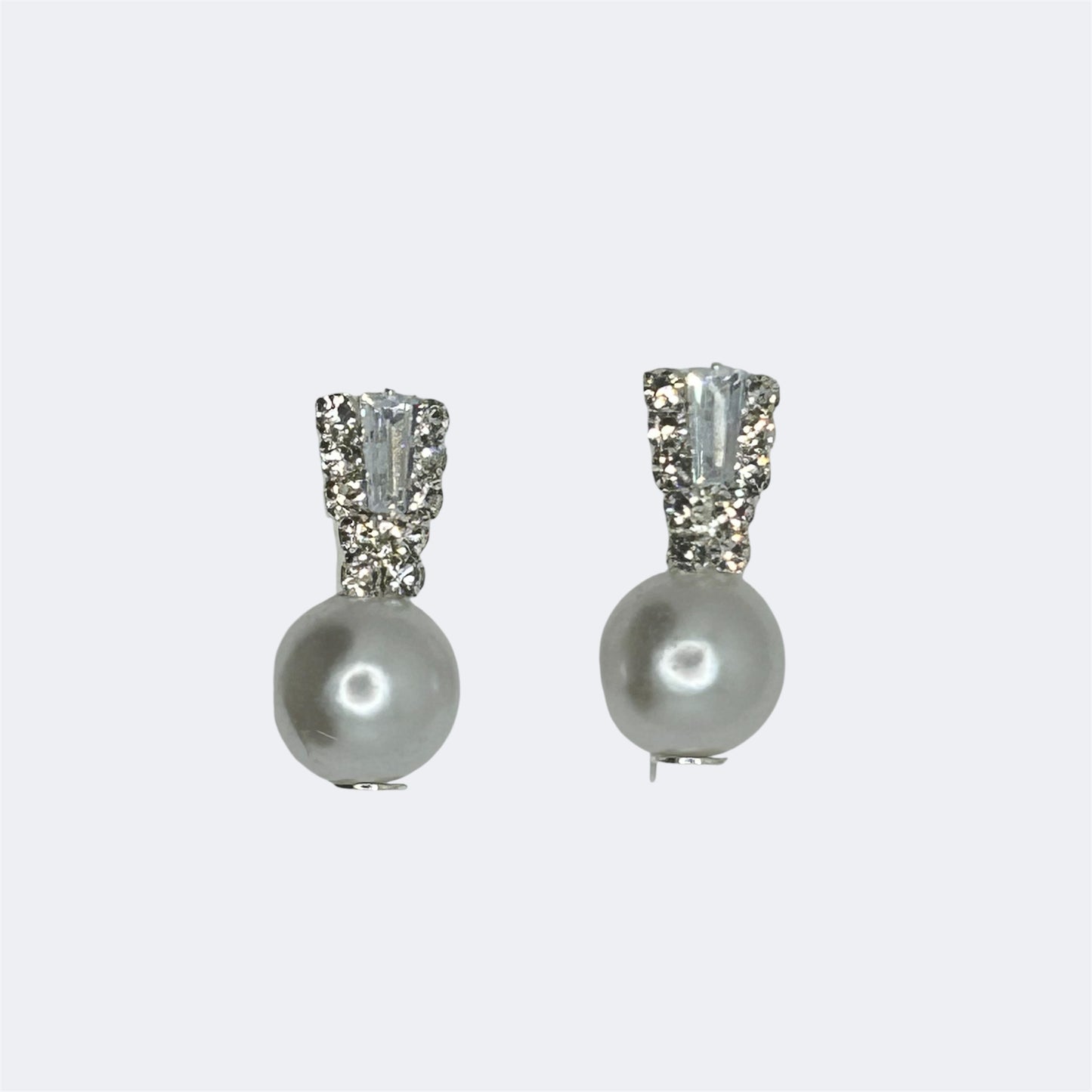 Elegant pearl stud earrings