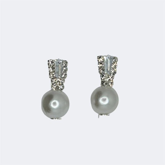 Elegant pearl stud earrings
